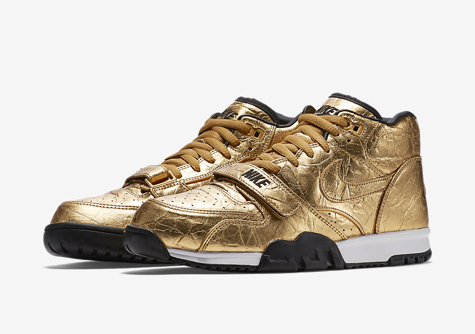 nike-air-trainer-1-gold-superbowl-50-5