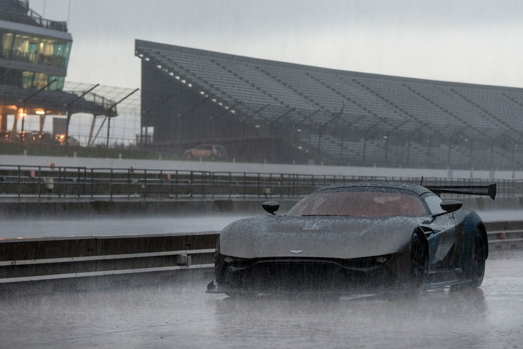 Aston-Martin-Vulcan-8