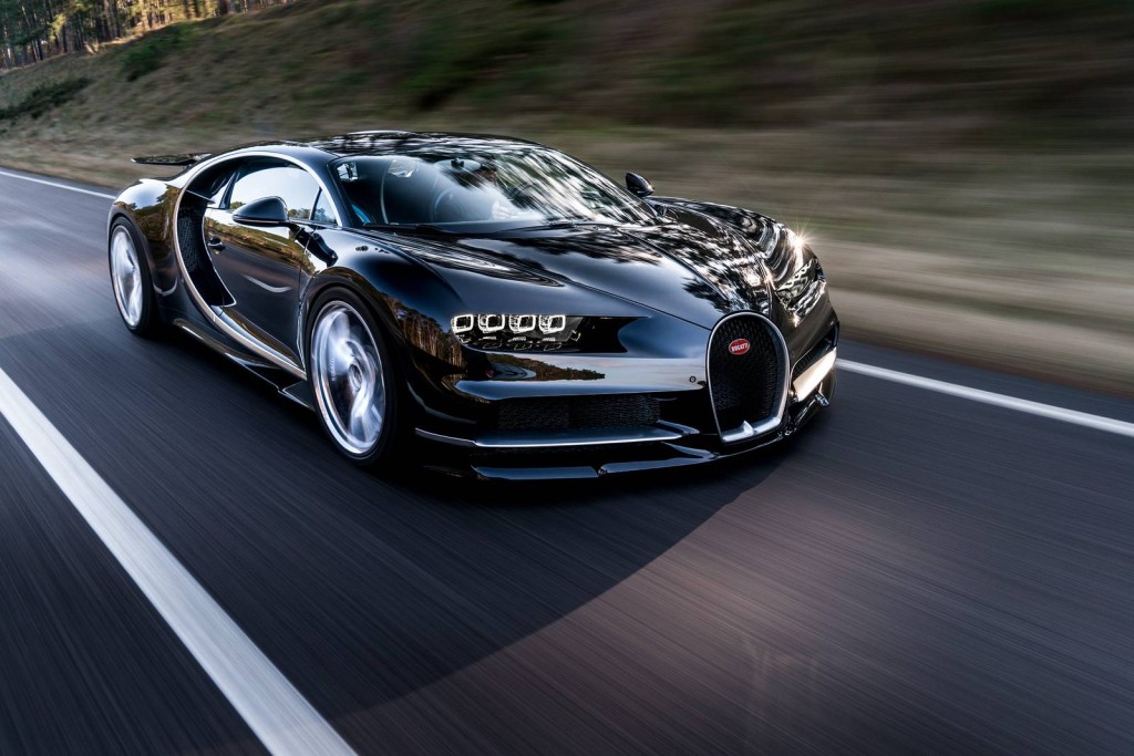 Bugatti-Chiron-Driving-Shots-4