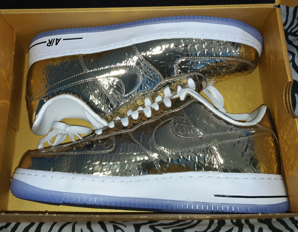 nike-air-force-1-precious-metal-super-bowl-03