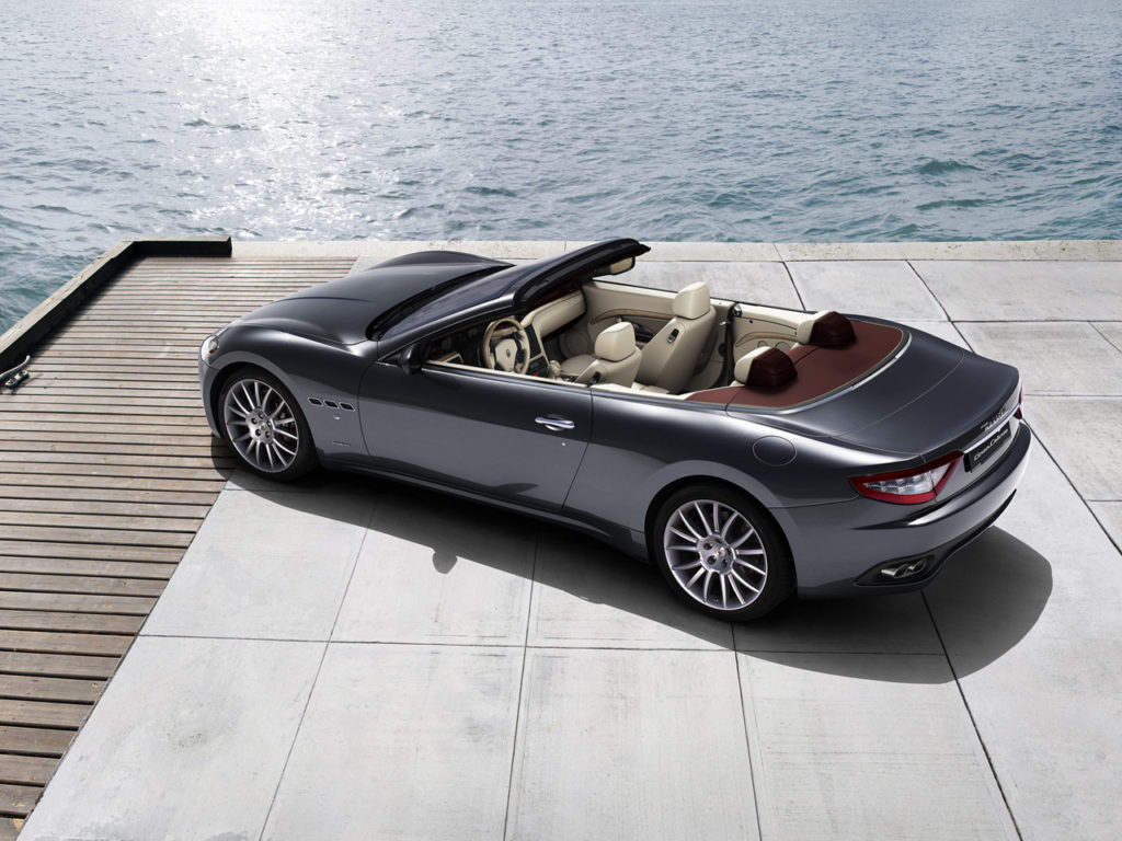 2010-Maserati-GranCabrio-top-view