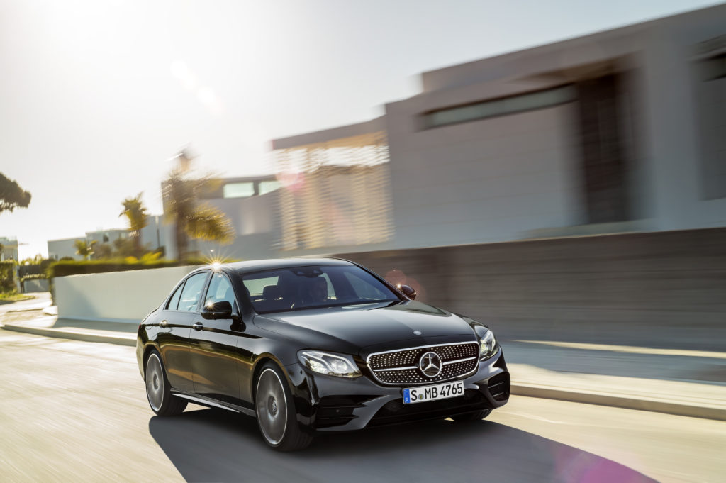 Mercedes-AMG E 43 4MATIC (W 213) 2016; Exterieur: Obsidianschwarz; Interieur: Leder Schwarz Kraftstoffverbrauch kombiniert (l/100 km):  8,3 CO2-Emissionen kombiniert (g/km):  189 exterior: obsidian black; interior: leather black;  Fuel consumption, combined (l/100 km):  8.3 CO2 emissions, combined (g/km):  189